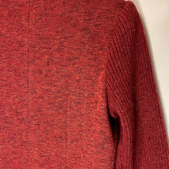 STUNNING VINTAGE full zip sweater.  Sz M or L.  Beautiful colour.  VERY UNIQUE!! - Picture 8 of 12